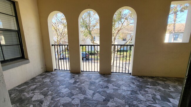 Building Photo - Come see this modern, elegant condo in Celebration!