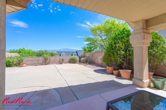 Building Photo - Spacious 6 Bedroom Home with a Balcony!