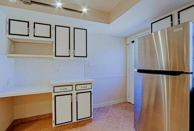 Building Photo - 6203 N 12th Pl