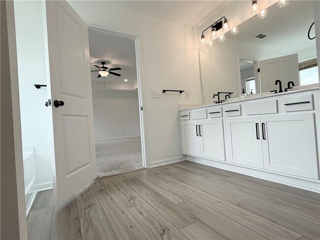 Building Photo - 207 Foxhill Dr