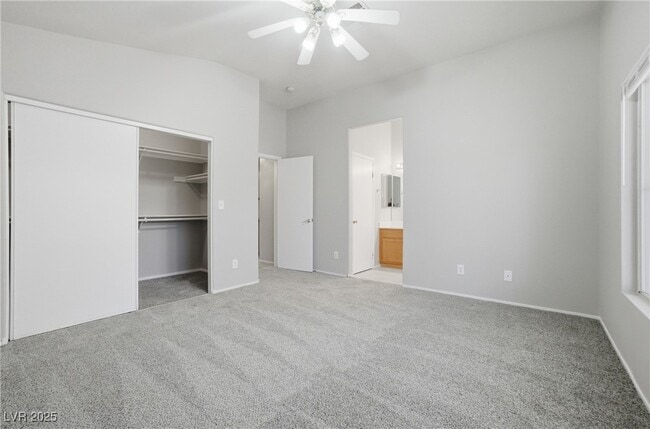 Building Photo - 5555 Airview Ct