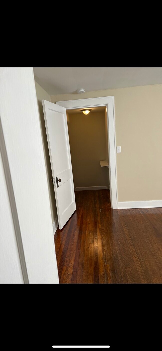 Building Photo - 703 Clark St