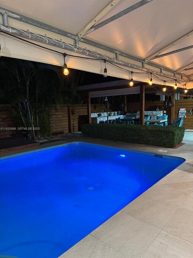 Building Photo - 9412 SW 127th Ave