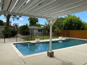 Building Photo - Tarzana Lifestyle: Elegant Home with Pool,...