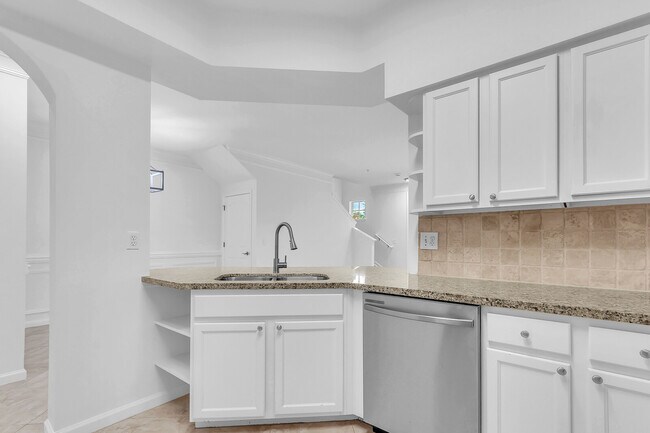 Building Photo - 826 Dakota Dr