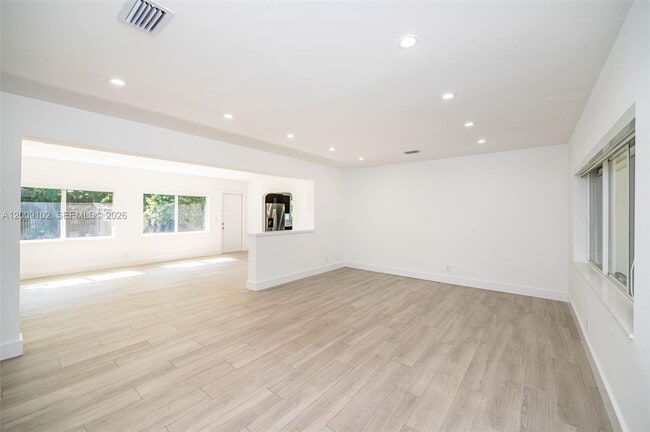 Building Photo - 330 SW 27th Rd