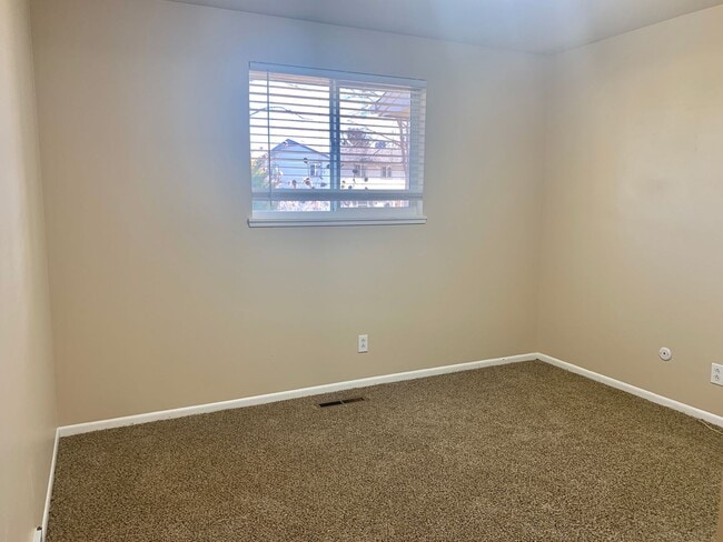 Building Photo - Charming, Updated Ranch-Style Home Near Lake Loveland