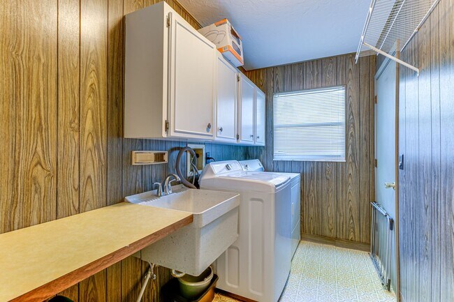 Building Photo - 1309 E Gate Dr