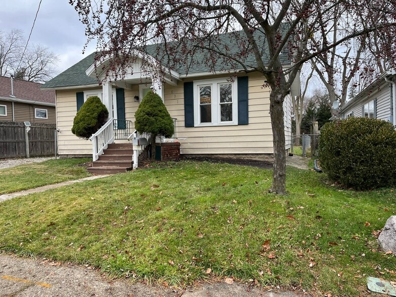 Building Photo - 631 Tisdale Ave