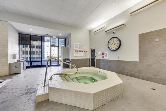 Building Photo - 225 N Columbus Dr