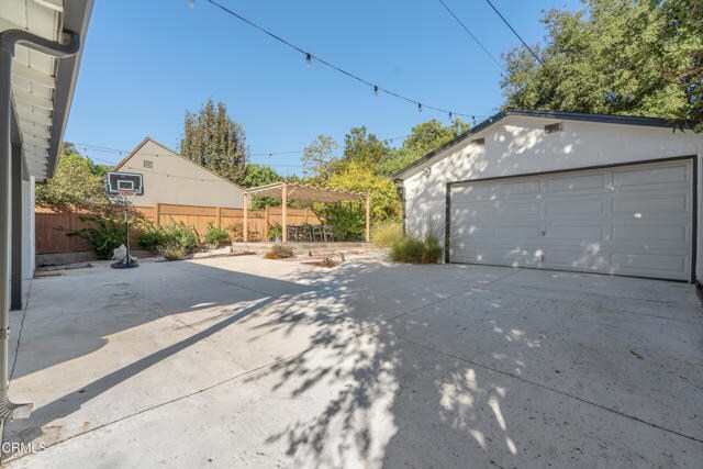 Building Photo - 5200 Dahlia Dr