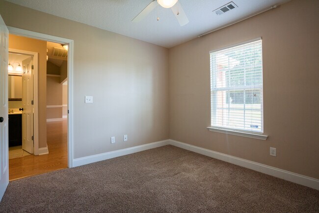 Building Photo - 633 Wilkinson Rd