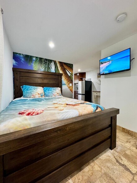 Building Photo - 2542 Monroe St