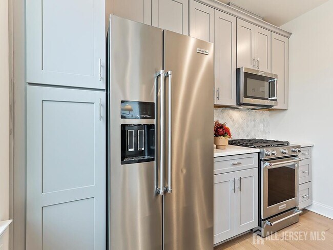 Building Photo - 715 Parker Blvd