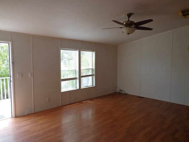 Building Photo - 3 Bedroom 2 Bath On Large Corner Lot *Cordes Lakes*