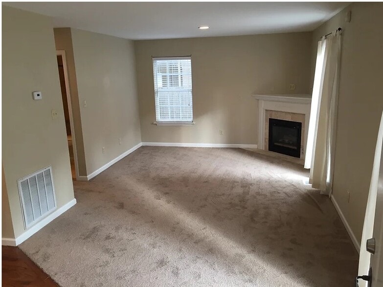 Living Room - 411 N Madison St