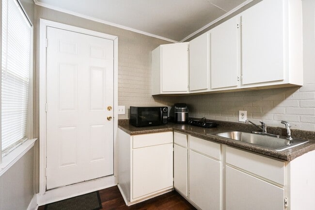 Building Photo - 4615 University Oaks Blvd