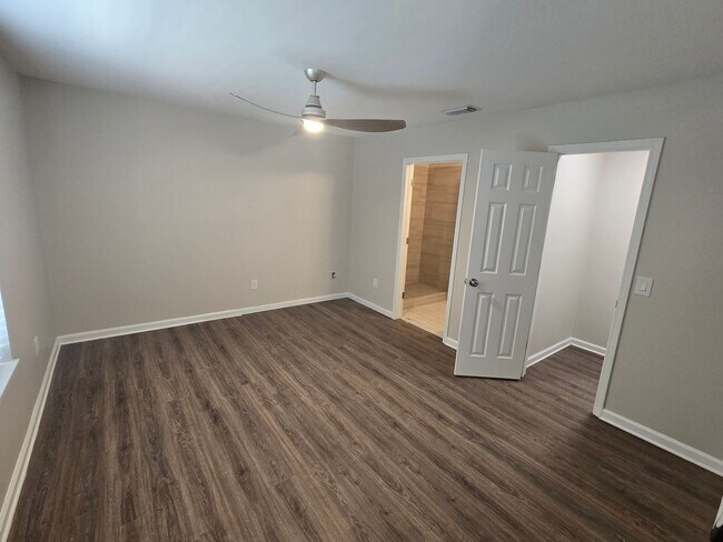 Building Photo - 3 Bedroom / 2 Bath House - Milton
