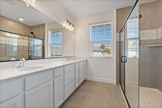 Building Photo - Beuatiful Townhome in Northwest Reno!