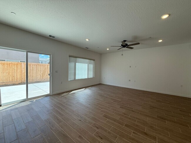 Building Photo - Brand new stunning 4-bedroom, 2.5-bathroom home in the desirable Clovis, CA