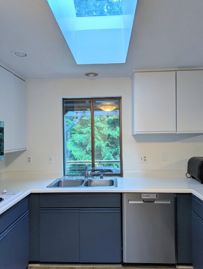 Building Photo - 3-Bed Retreat with Forest Abundance
