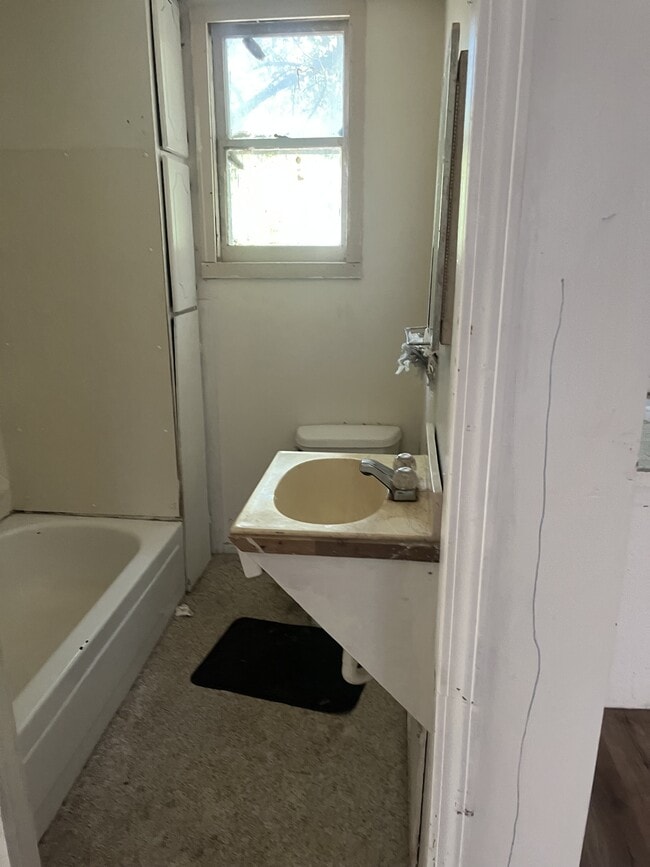 Building Photo - 319 N G St