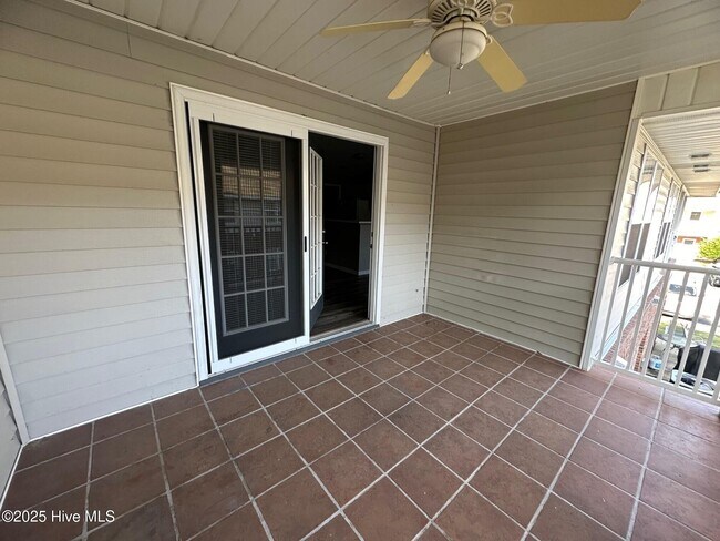 Building Photo - 2217 Locksley Woods Dr