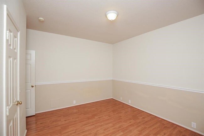 Building Photo - 20502 Pioneer Bend Ct