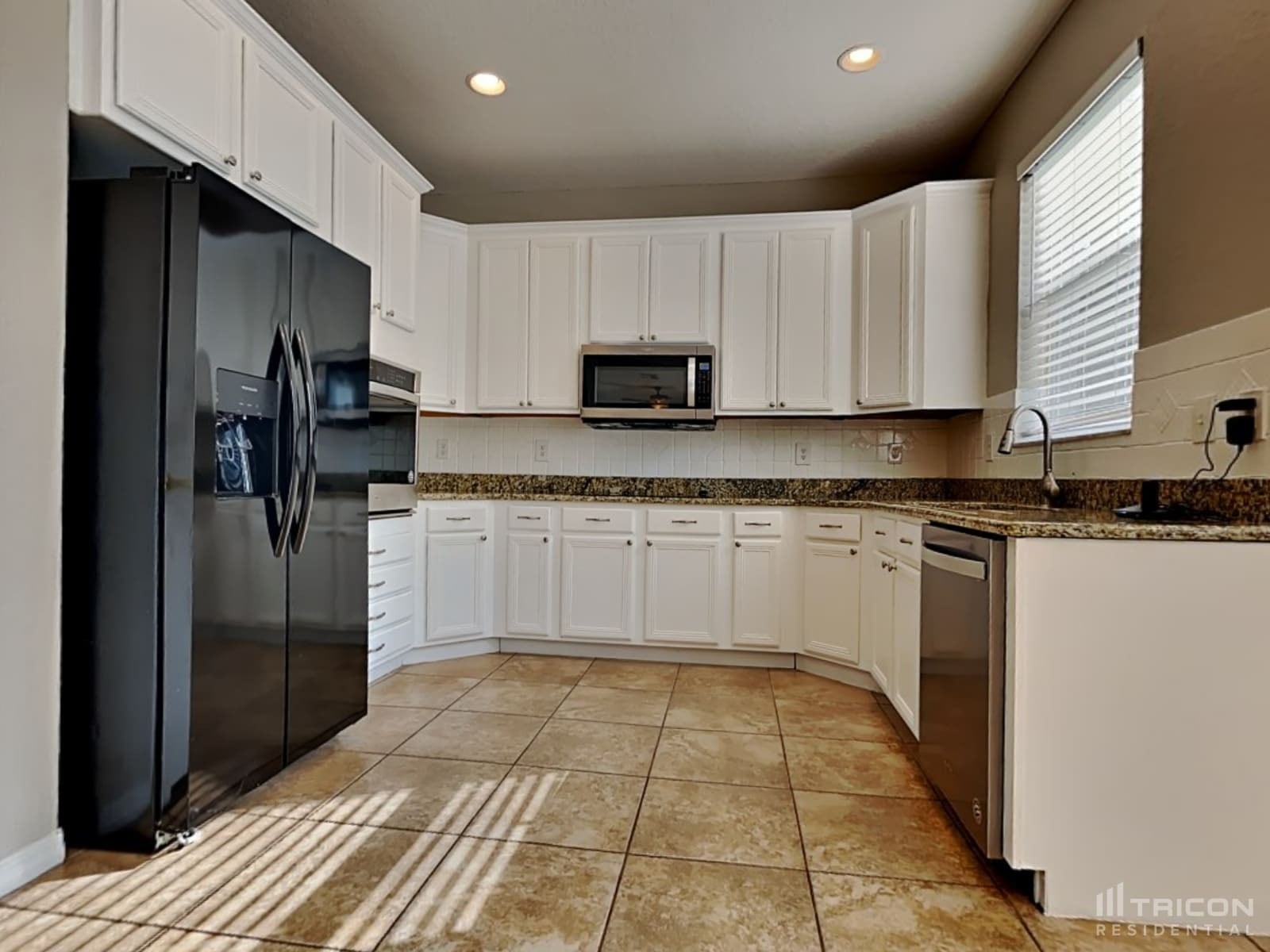 Building Photo - 10636 Deerberry Dr