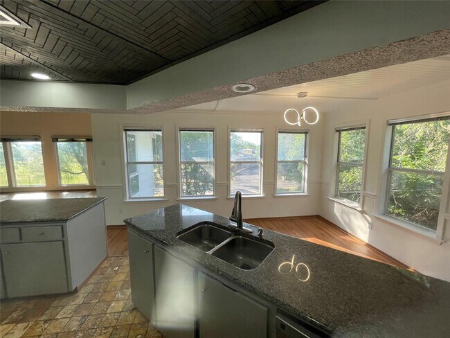 Building Photo - 5802 Longhorn Landing