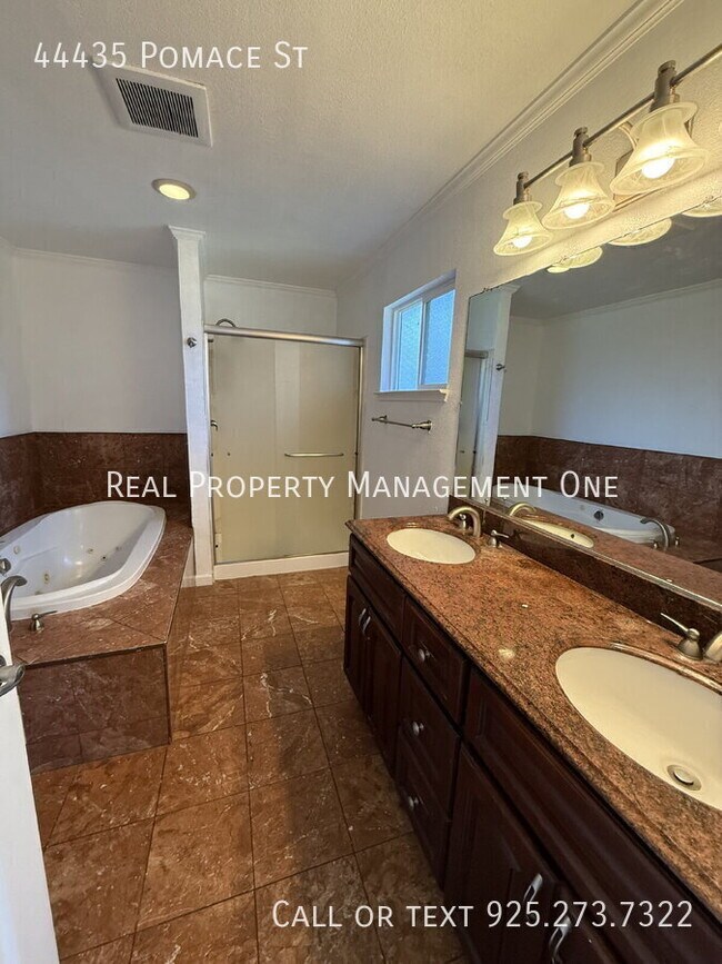 Building Photo - 44435 Pomace St