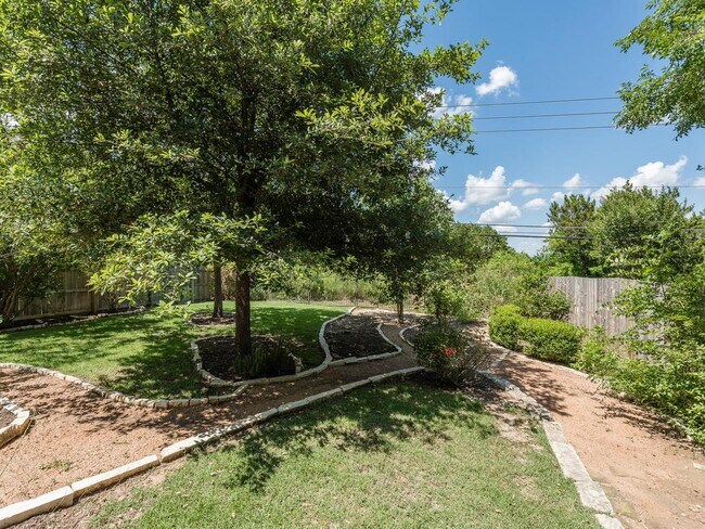 Building Photo - 11704 Emerald Falls Dr