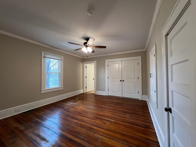 Building Photo - 400 Bradstone Dr