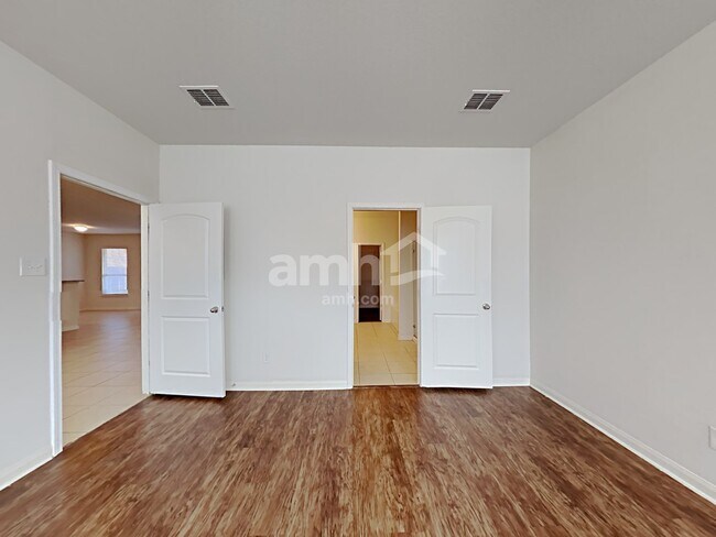 Building Photo - 7822 Creekshore Cove