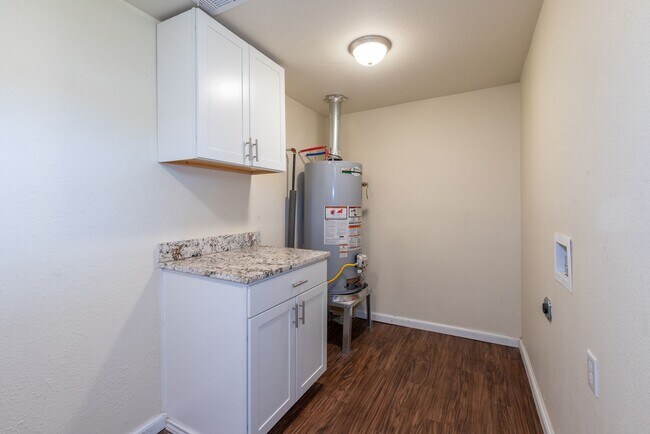 Building Photo - 3 Bed | 2 Bath in Coweta!