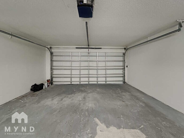 Building Photo - 8610 Sagewood Dr