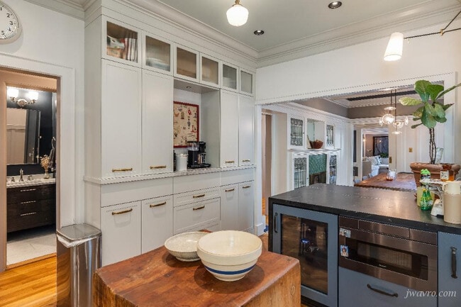 Building Photo - 241 Ashbury St