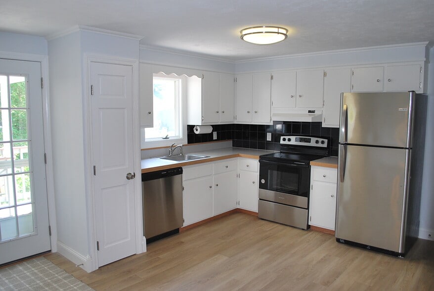 Building Photo - 316 Rollstone Rd
