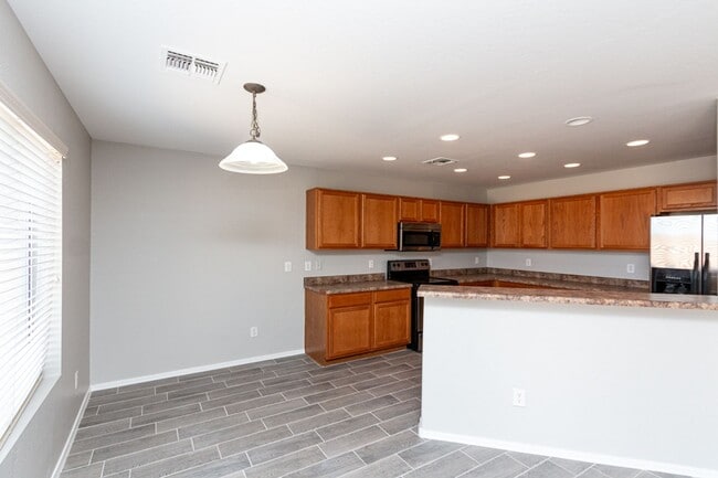 Building Photo - 31569 N Sundown Dr