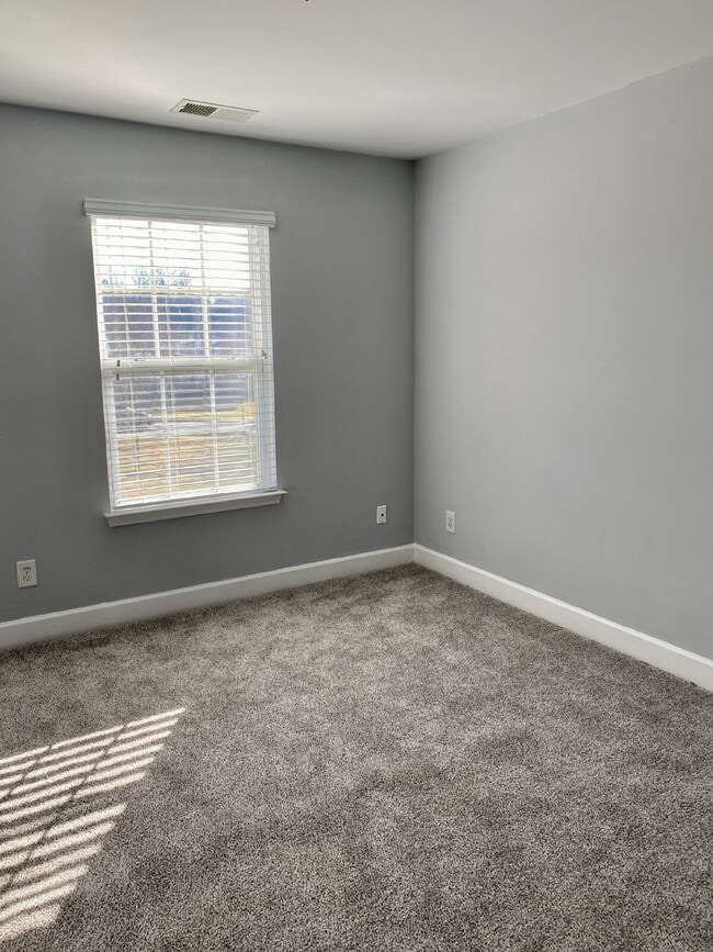 Building Photo - Spacious Lenox Village Townhouse: 3 Beds, ...