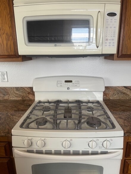 gas stove/oven and built in microwave - 109 W Spring St