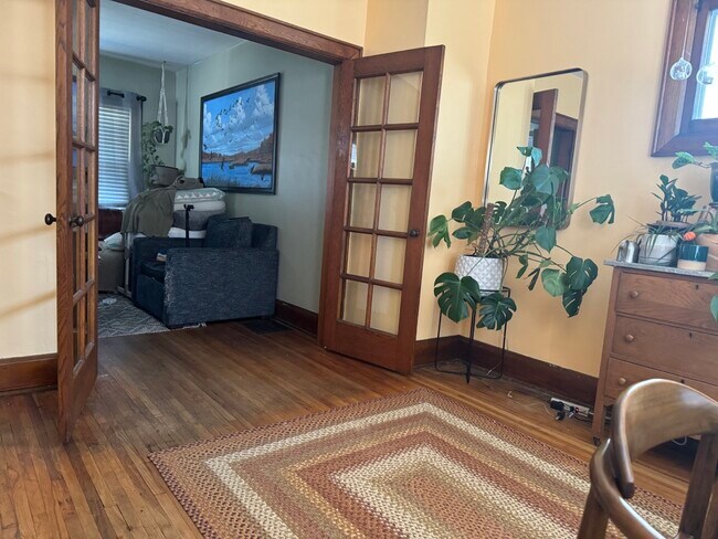 Building Photo - 265 E Markison Ave