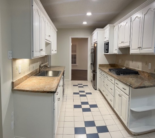 Kitchen - 14435 Valley Hi Cir