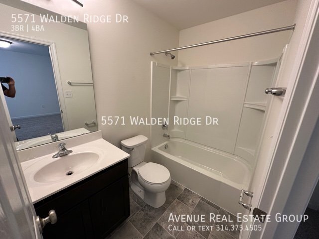 Building Photo - Modern 3-Bed Townhome at Walden Ridge – Do...