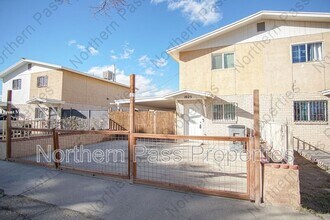 Building Photo - 1025 E Eighth