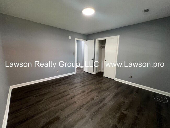 Building Photo - Very Nice & Spacious Home in Hidden Valley Neighborhood - Pet Friendly!