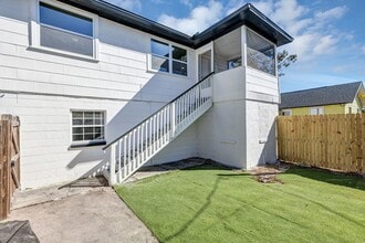 Building Photo - Bright & Updated 2BR Top Unit Duplex | White Kitchen & Stainless Appliances in Saint Petersburg