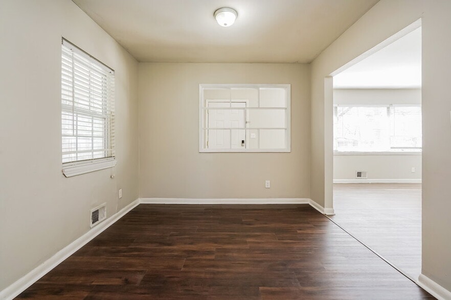 Building Photo - 640 Oakdale Dr