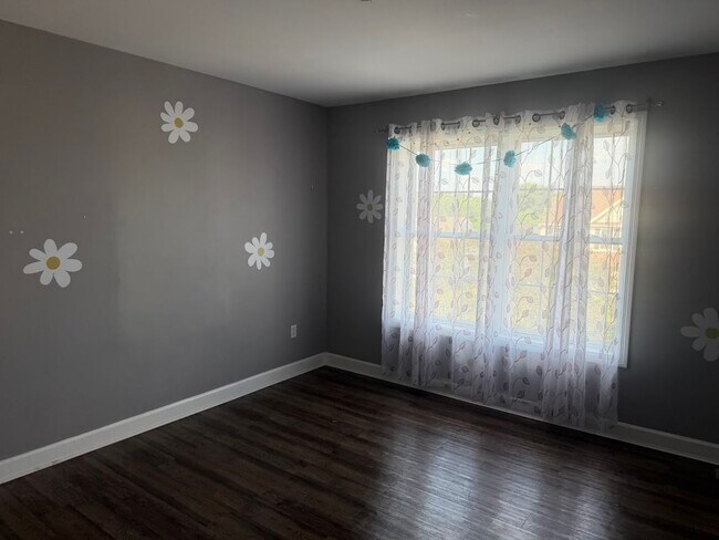 Building Photo - Beautiful 5 Bedroom, 3.5 Bathroom Home for Rent