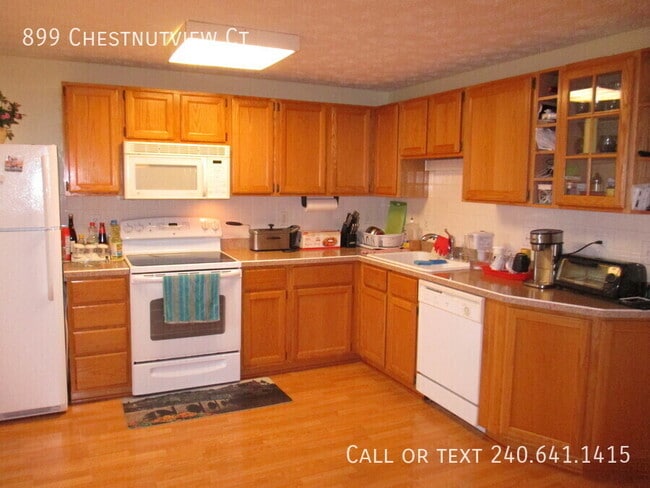 Building Photo - 899 Chestnutview Ct